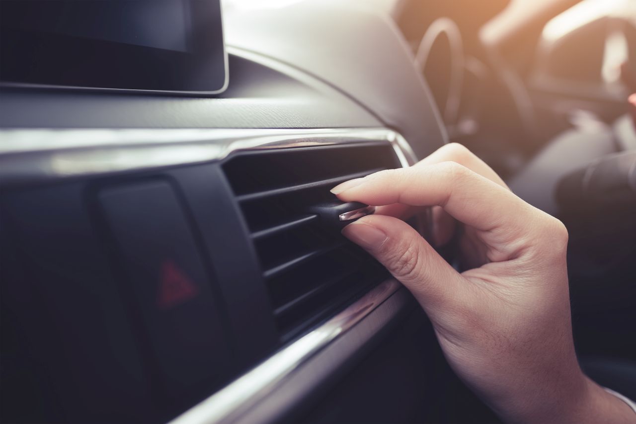Jakie warunki trzeba spełnić, aby klimatyzacja w samochodzie działała bez zarzutu?