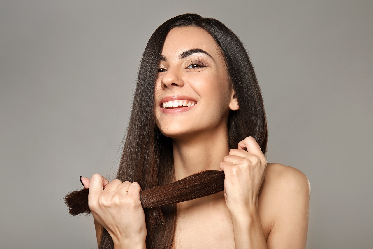 Nawilżone i zdrowe włosy – jak to osiągnąć?