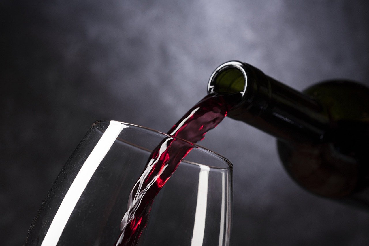 Do jakich posiłków najlepiej będzie pasowało czerwone wino wytrawne?