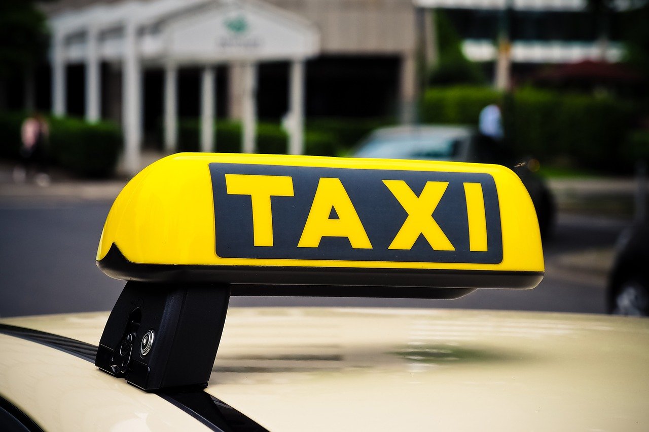 Kiedy warto zadzwonić po taksówkę i z niej skorzystać?