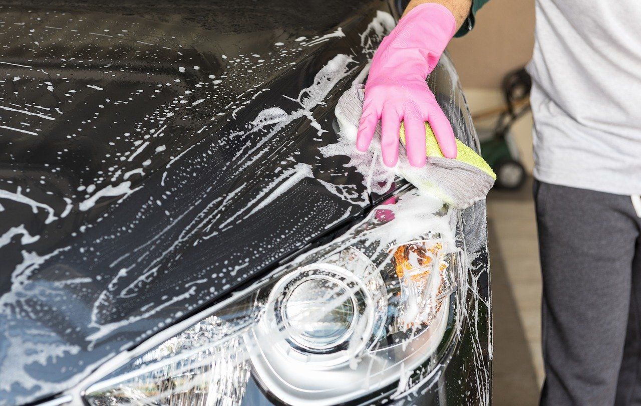 Płyn do mycia samochodu – jakie ma zalety?